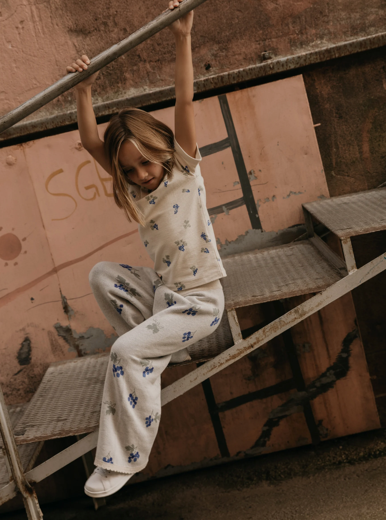 Grapes Ecru Knitted Trousers