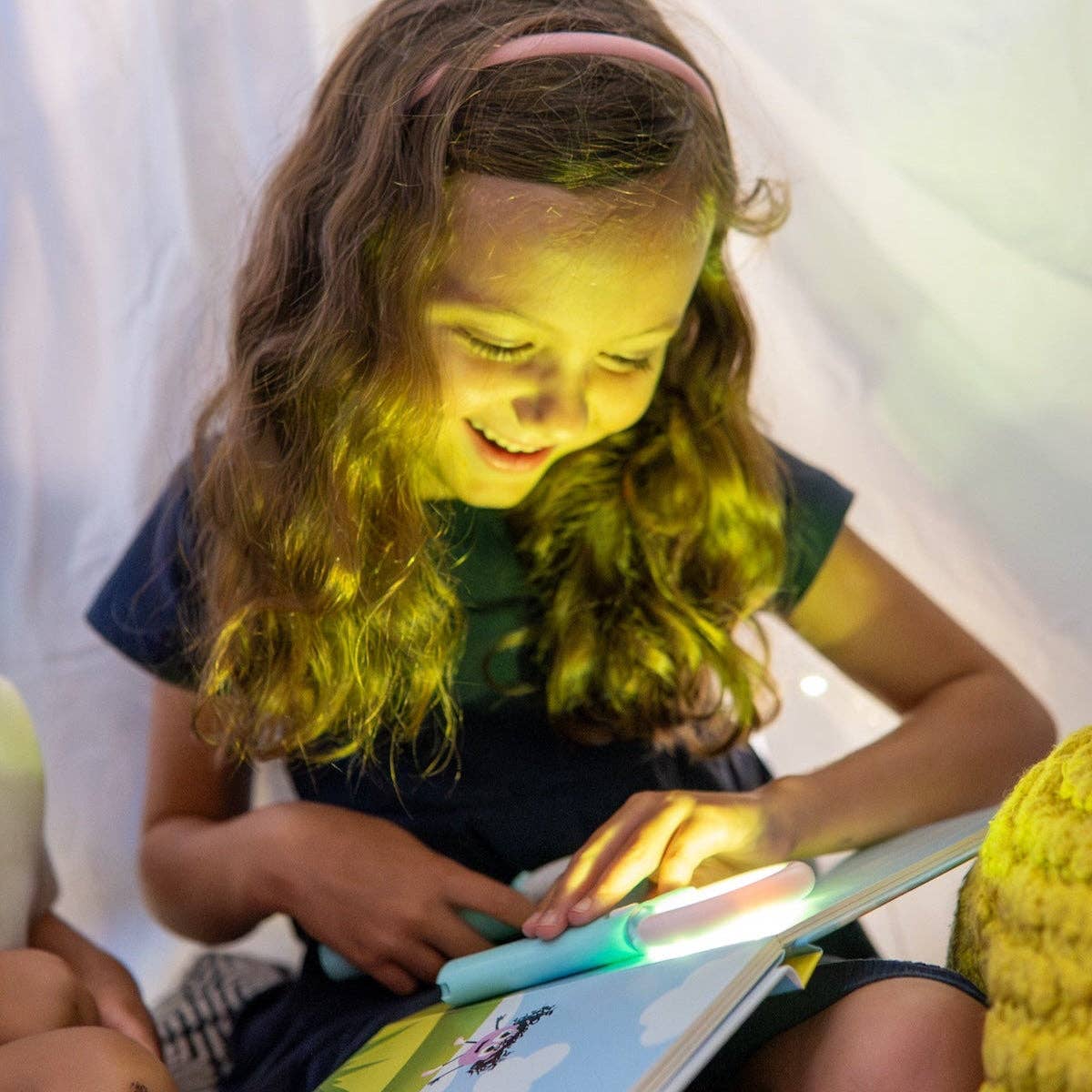The interactive glowing children’s book with magic magnifier wand